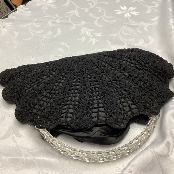 CROCHET BAG CLUTCH WITH LUCITE HANDLES. FABULOUS🖤🖤🖤🖤🖤 - Picture 11 of 14